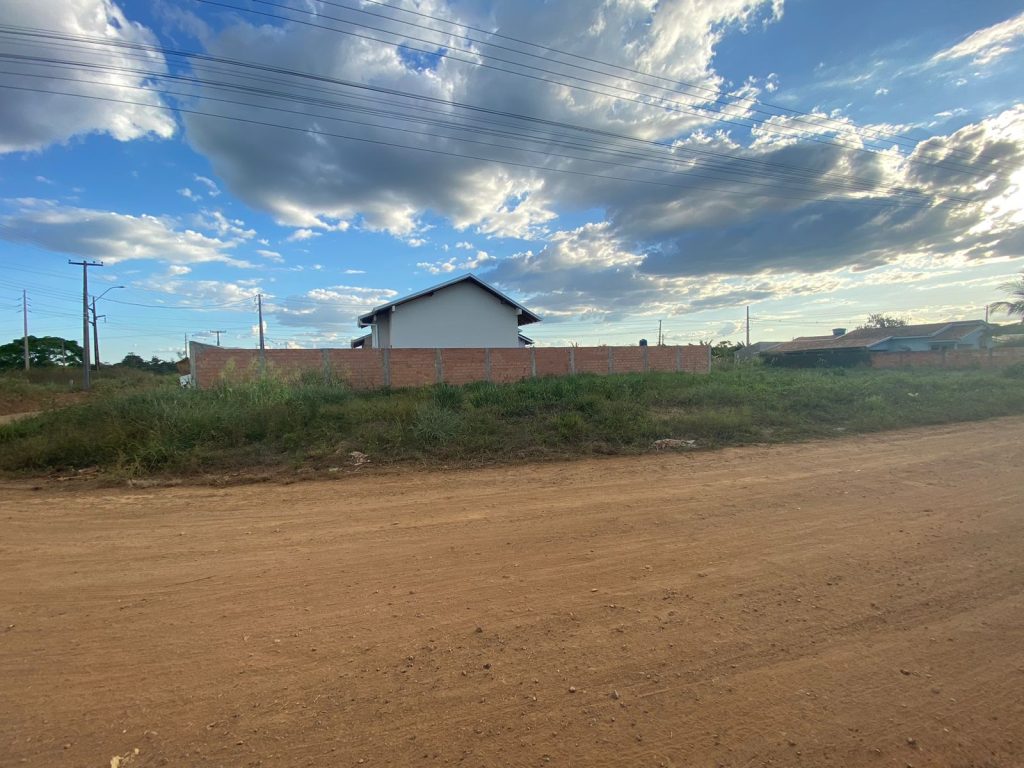 VENDE-SE TERRENO NA AV. DIVA ALMEIDA DA SILVA, JARDIM MORUMBI – JARU/RO