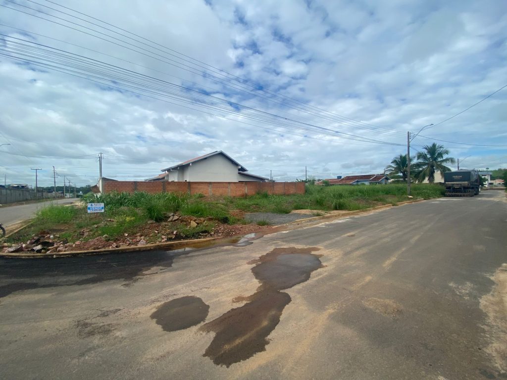 VENDE-SE TERRENO NA AV. DIVA ALMEIDA DA SILVA, JARDIM MORUMBI – JARU/RO