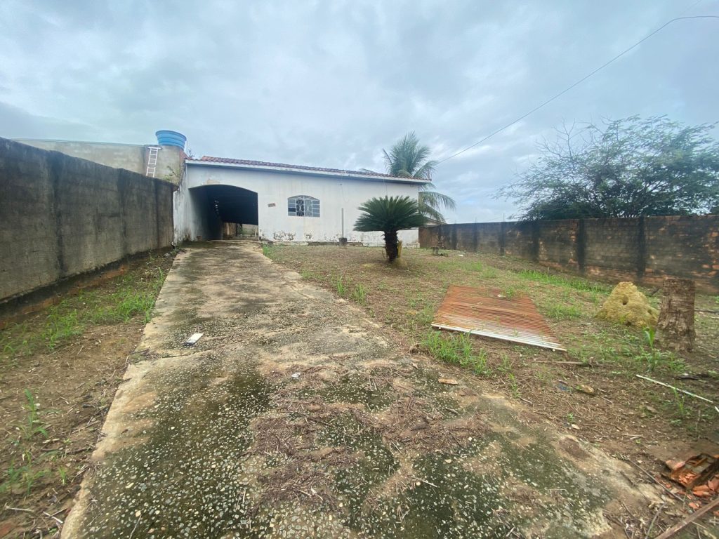 VENDE-SE TERRENO NA RUA RAIMUNDO CATANHEDE, SETOR 01 – JARU/RO