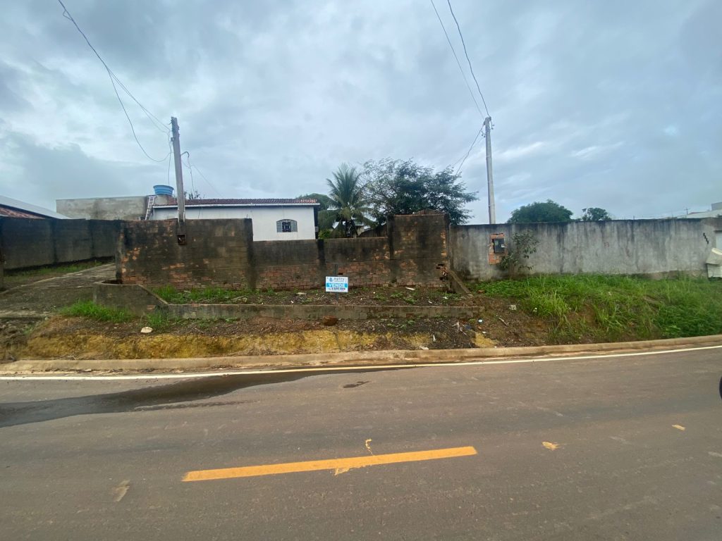 VENDE-SE TERRENO NA RUA RAIMUNDO CATANHEDE, SETOR 01 – JARU/RO