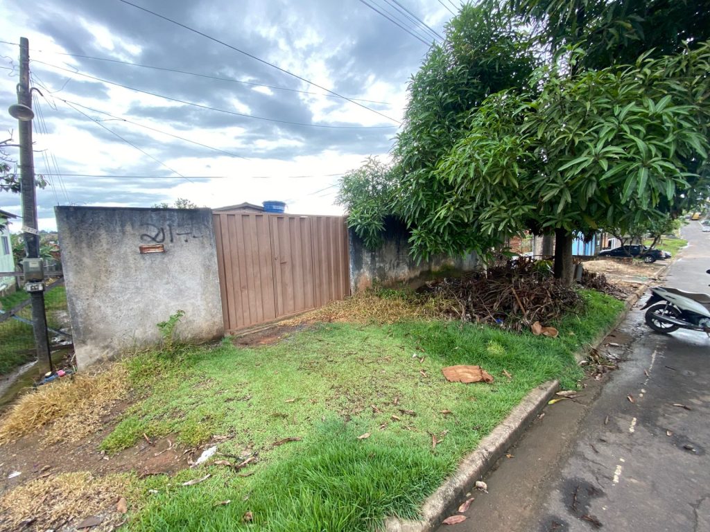 VENDE-SE TERRENO NA RUA AMAZONAS, SETOR 04 – JARU/RO