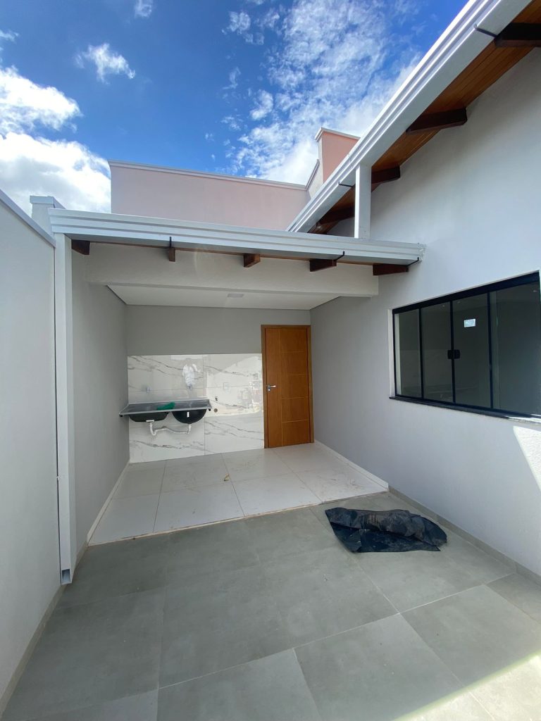 VENDE-SE NA RUA AFONSO JOSÉ, SETOR 07 – JARU/RO