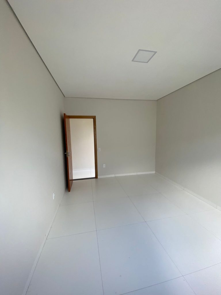 VENDE-SE NA RUA AFONSO JOSÉ, SETOR 07 – JARU/RO