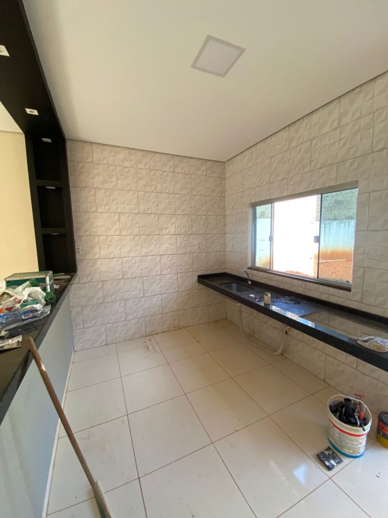 ALUGA-SE CASA NA RUA PRINCIPAL DO SAVANA PARK – JARU/RO