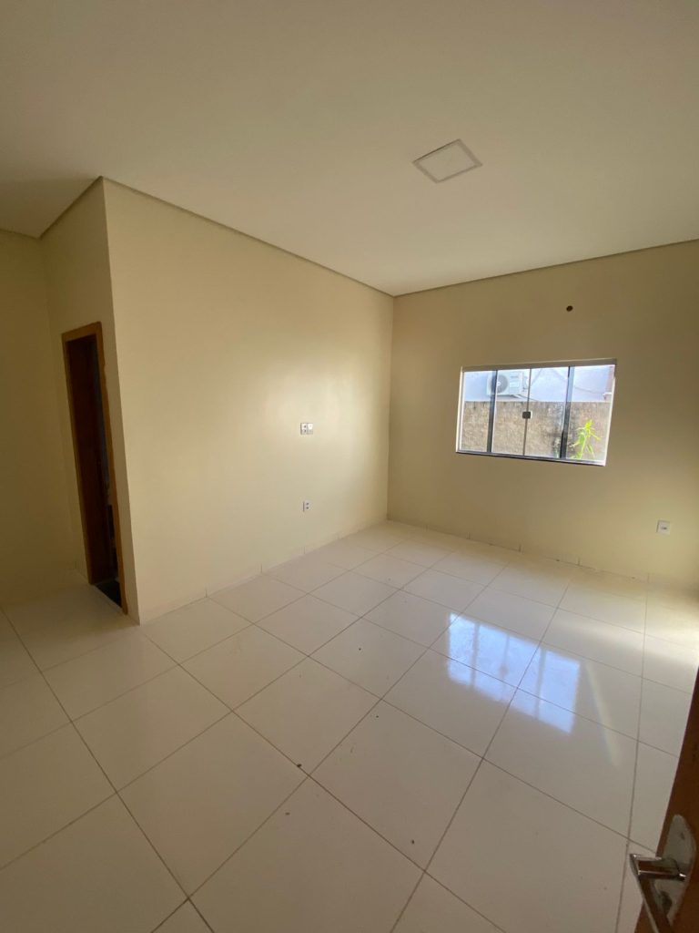 ALUGA-SE CASA NA RUA PRINCIPAL DO SAVANA PARK – JARU/RO