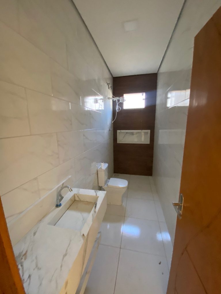 ALUGA-SE CASA NA RUA PRINCIPAL DO SAVANA PARK – JARU/RO