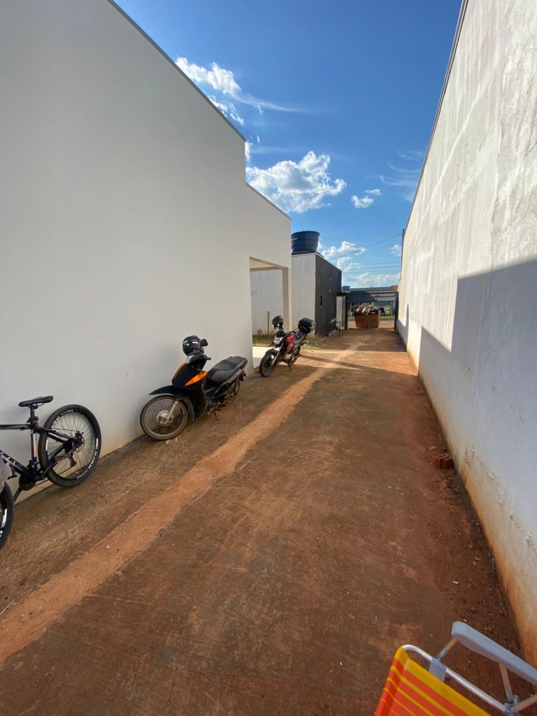 ALUGA-SE CASA NA RUA PRINCIPAL DO SAVANA PARK – JARU/RO