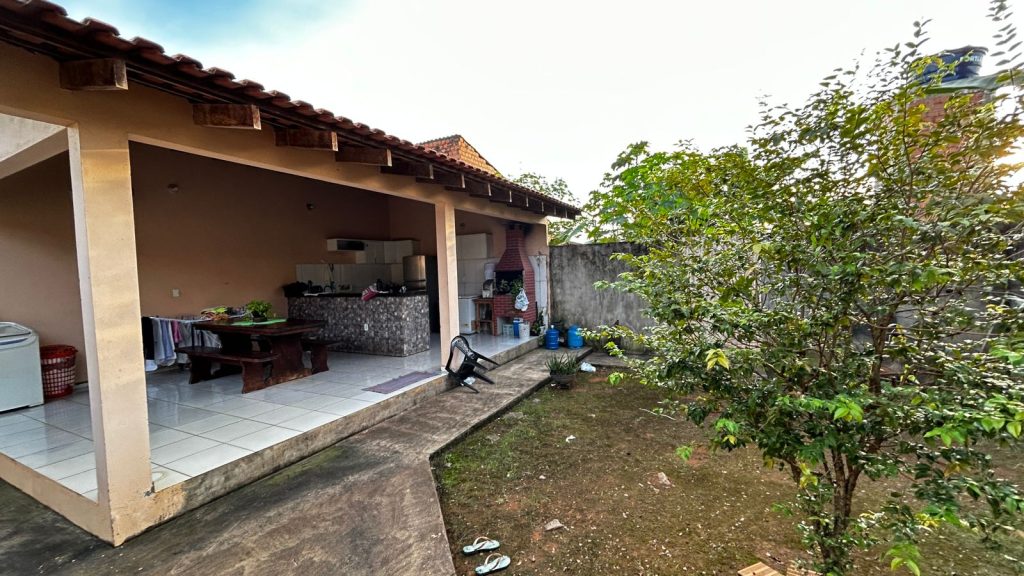 VENDE-SE CASA NA RUA SEBASTIAO CABRAL DE SOUZA, SETOR 04 – JARU/RO