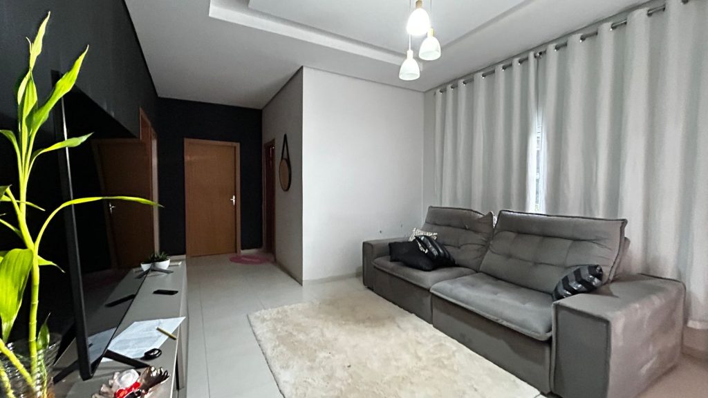 VENDE-SE CASA NA RUA SEBASTIAO CABRAL DE SOUZA, SETOR 04 – JARU/RO