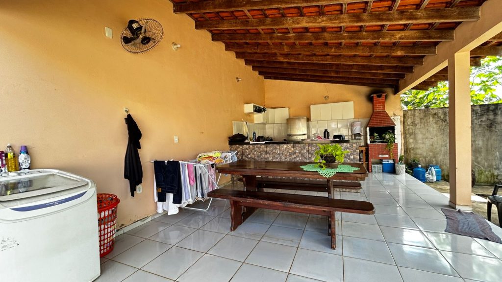 VENDE-SE CASA NA RUA SEBASTIAO CABRAL DE SOUZA, SETOR 04 – JARU/RO