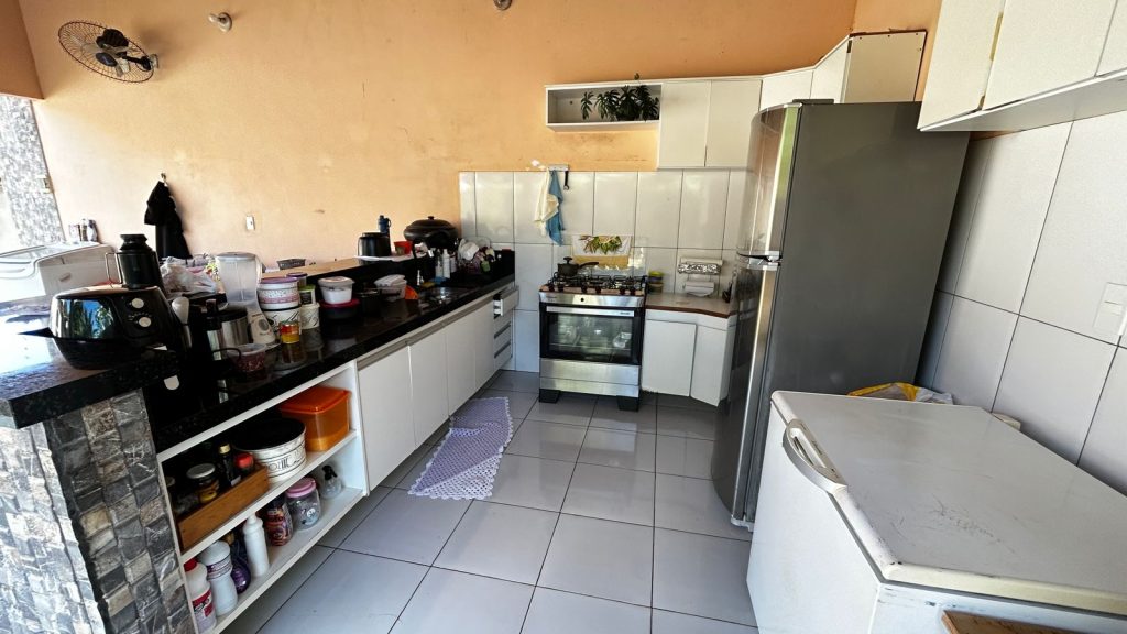 VENDE-SE CASA NA RUA SEBASTIAO CABRAL DE SOUZA, SETOR 04 – JARU/RO
