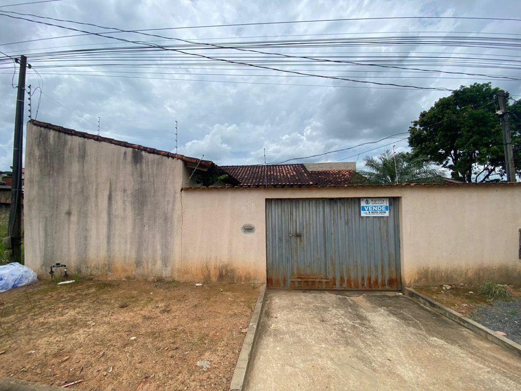 VENDE-SE CASA NA RUA SEBASTIAO CABRAL DE SOUZA, SETOR 04 – JARU/RO