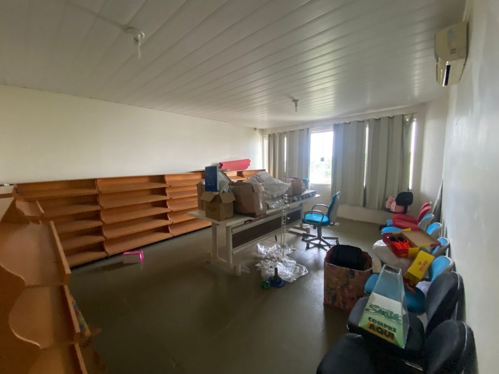 ALUGA-SE PONTO COMERCIAL NA AV. PADRE ADOLPHO ROHL! EM JARU/RO