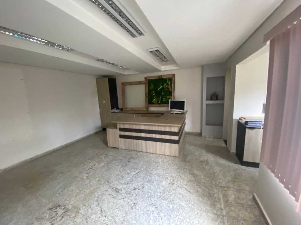 ALUGA-SE PONTO COMERCIAL NA AV. PADRE ADOLPHO ROHL! EM JARU/RO