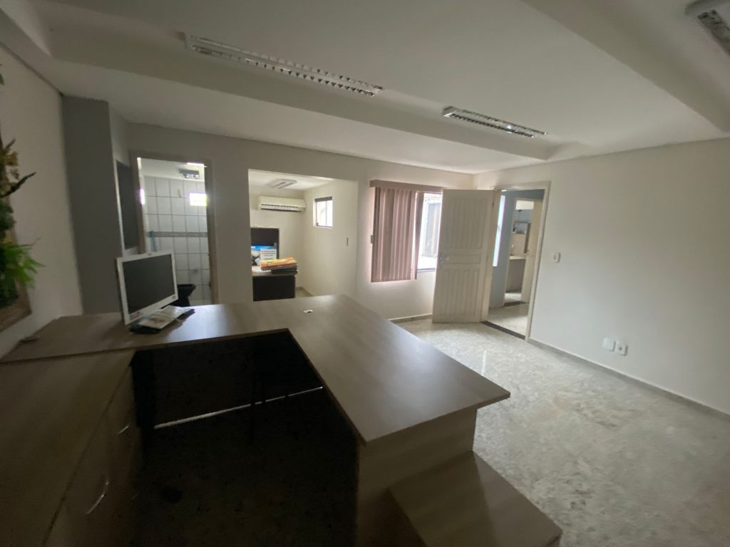 ALUGA-SE PONTO COMERCIAL NA AV. PADRE ADOLPHO ROHL! EM JARU/RO