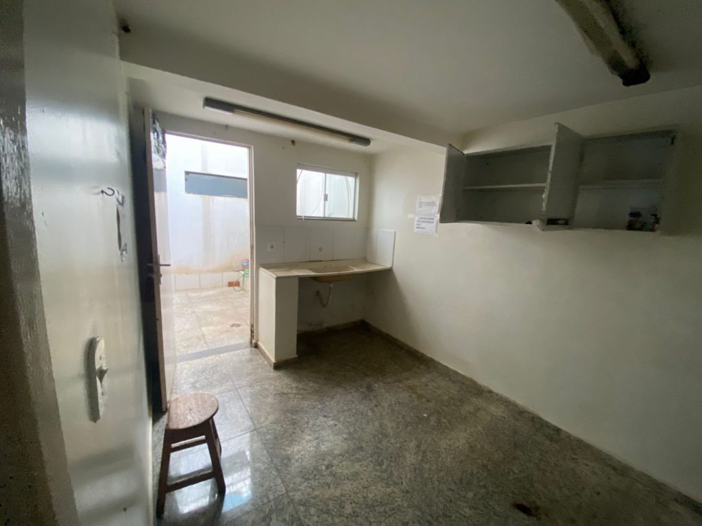 ALUGA-SE PONTO COMERCIAL NA AV. PADRE ADOLPHO ROHL! EM JARU/RO