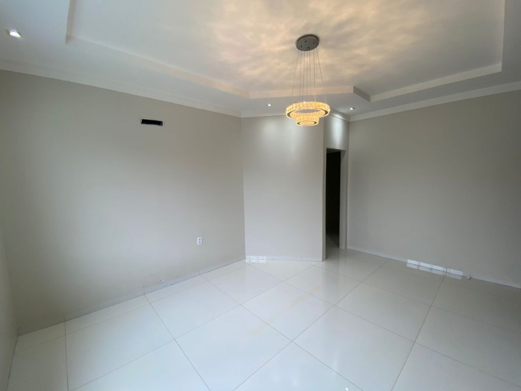 ALUGA-SE CASA NA RUA RAIMUNDO CANTANHEDE, SETOR 02 – JARU/RO