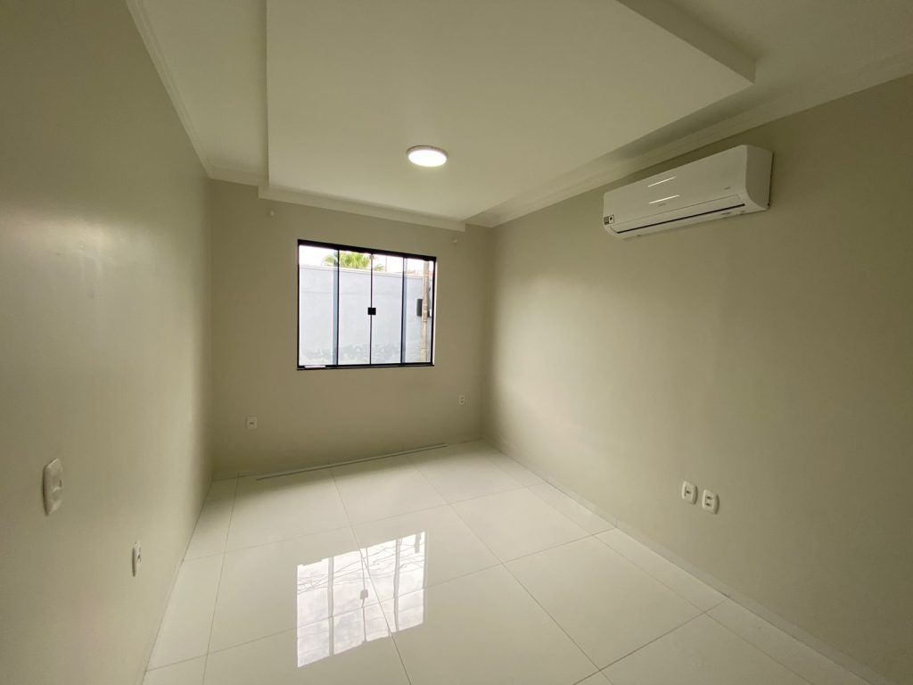 ALUGA-SE CASA NA RUA RAIMUNDO CANTANHEDE, SETOR 02 – JARU/RO