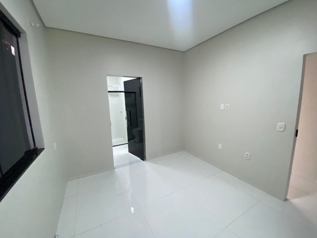 ALUGA-SE CASA NA RUA RAIMUNDO CANTANHEDE, SETOR 02 – JARU/RO