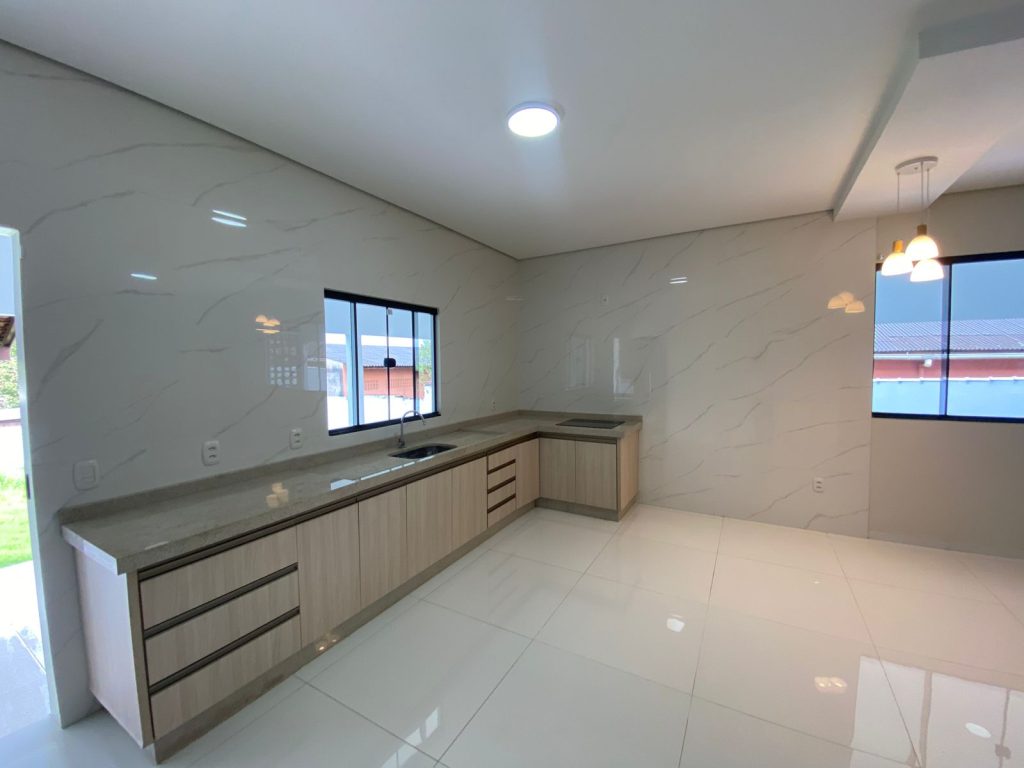 ALUGA-SE CASA NA RUA RAIMUNDO CANTANHEDE, SETOR 02 – JARU/RO