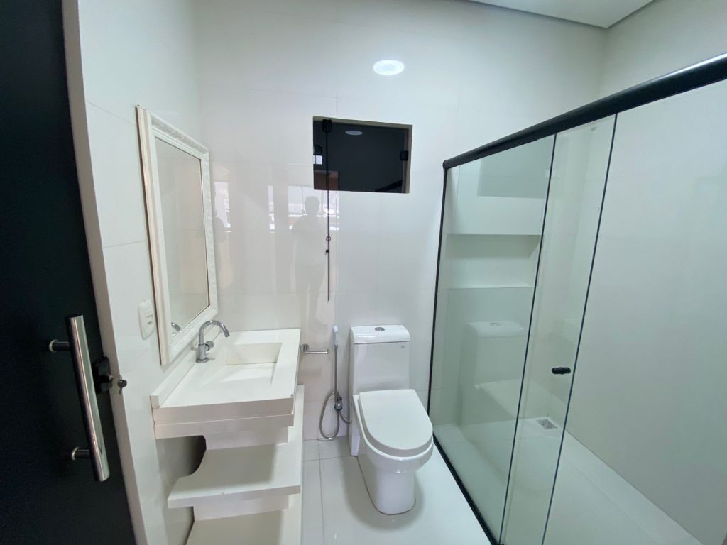 ALUGA-SE CASA NA RUA RAIMUNDO CANTANHEDE, SETOR 02 – JARU/RO