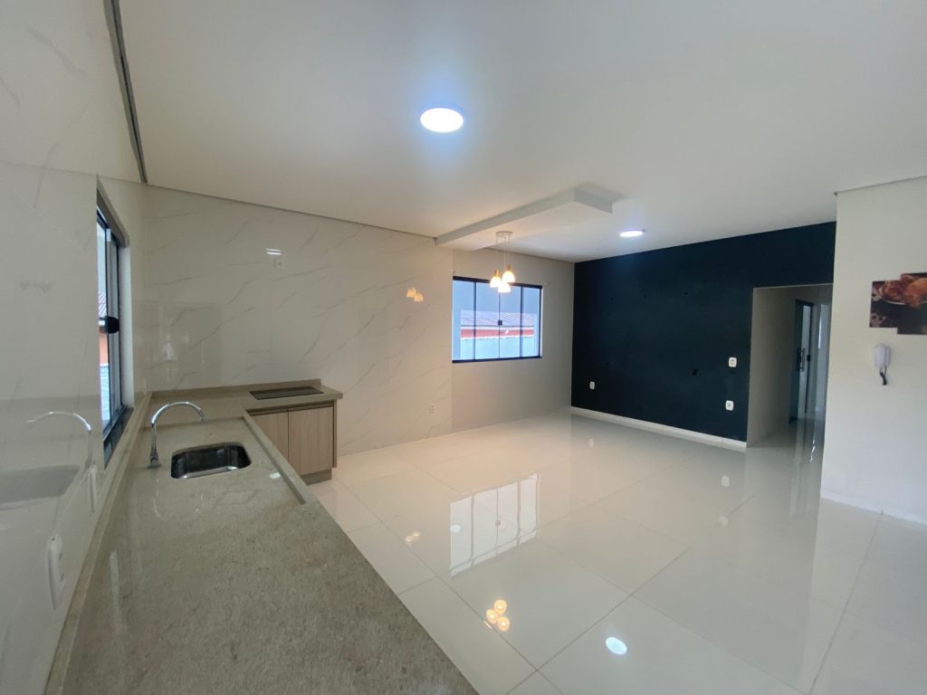 ALUGA-SE CASA NA RUA RAIMUNDO CANTANHEDE, SETOR 02 – JARU/RO