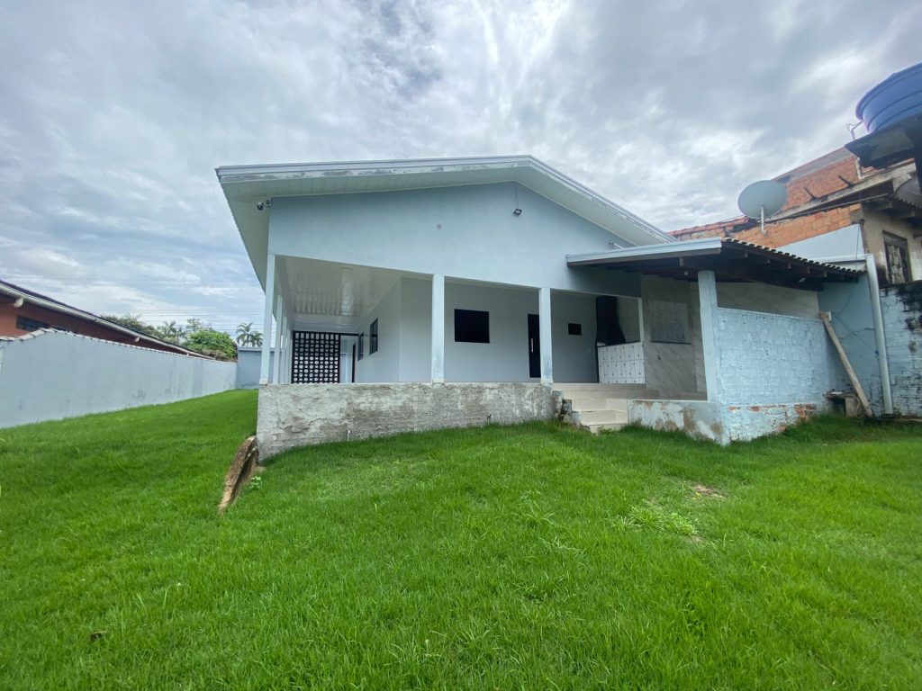 ALUGA-SE CASA NA RUA RAIMUNDO CANTANHEDE, SETOR 02 – JARU/RO